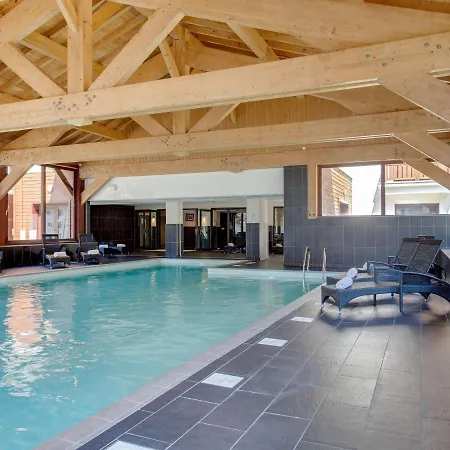 Relaxing Poolside Alpine