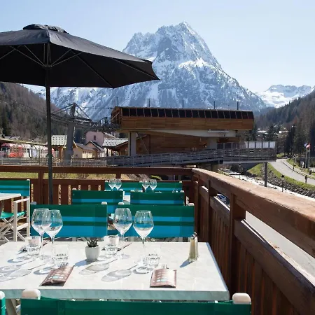 Relaxing Poolside Alpine Appartement Vallorcine