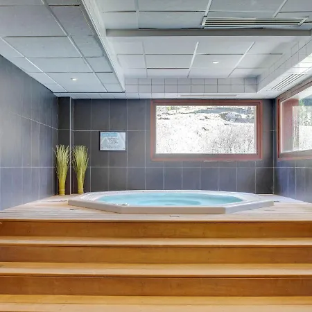 Relaxing Poolside Alpine Appartement