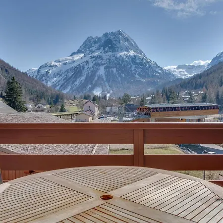 Relaxing Poolside Alpine *