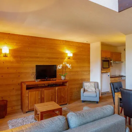 Relaxing Poolside Alpine Apartment Vallorcine
